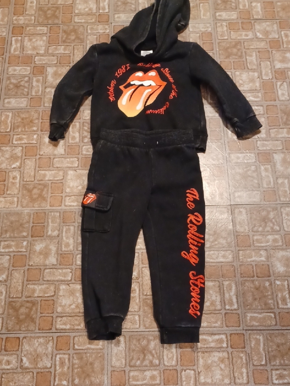 the Rolling Stones Black Kids Hoodie & Joggers Set with Red Logo Size 3T